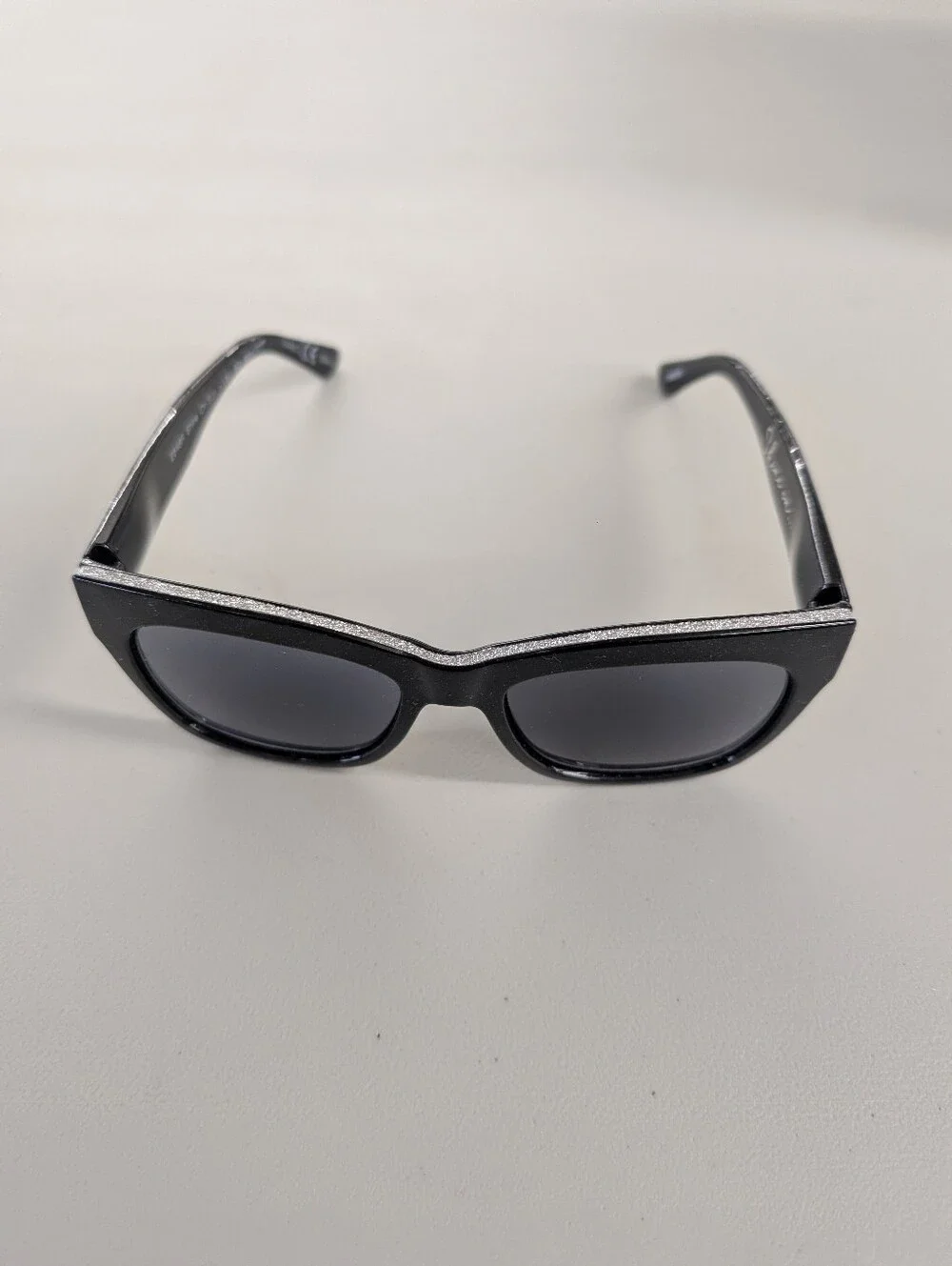 Peepers Shine On Sun 2548R Chacha Black Sunglasses